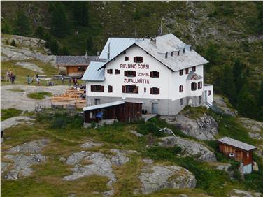 Die Infrastrukturen für Hintermartell und die Zufallhütte (im Bild) werden verbessert (FOTO: CC BY-SA - Whgler)