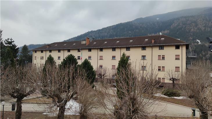 Die Biasi-Kaserne in Gossensaß wird für die Unterbringung für die Aufnahme von Quarantänepersonen vorbereitet. (Foto: Agentur für Bevölkerungsschutz)