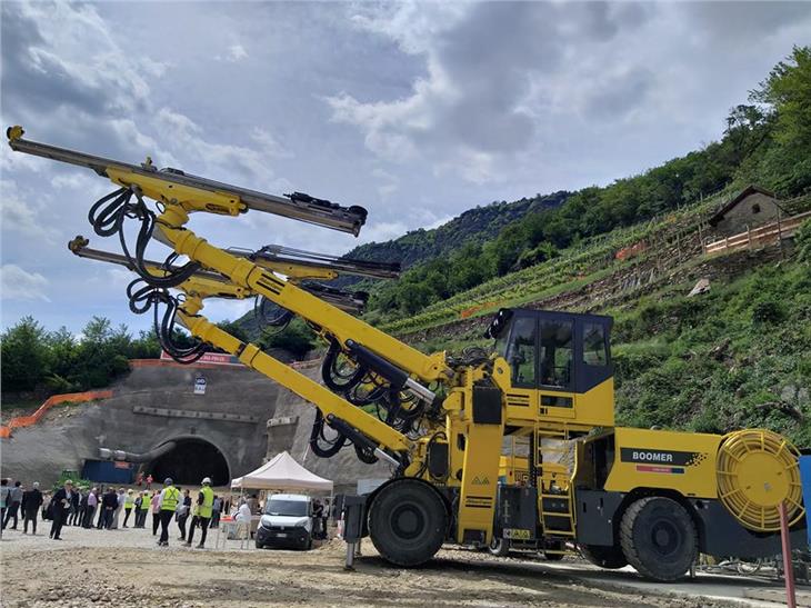 Die Arbeiten für die Umfahrung von Kastelbell gehen termingemäß voran. (Foto: LPA/Angelika Schrott)