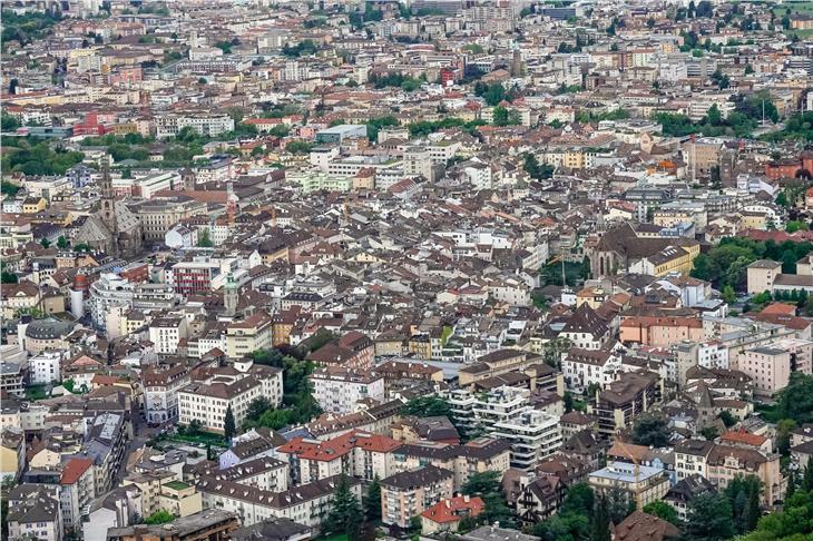 Gemeindenfinanzierung: Von den 16 Millionen Euro des IRAP-Ausgleichs gehen fast drei Millionen Euro an die Gemeinde Bozen. (Foto: Unsplash)