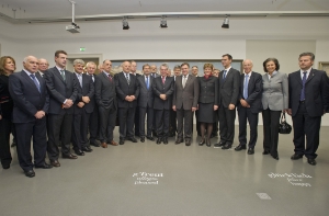 Alpen-Achse: Vertreter der Regionen des gesamten Alpenbogens kamen heute in Innsbruck mit EU-Kommissar Hahn und Bundespräsident Fischer zusammen (Foto: Land Tirol/Berger)