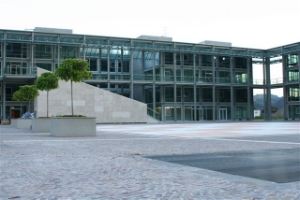 Die Südtiroler Ärzte sollen künftig an der Claudiana (im Bild) und am Krankenhaus Bozen ausgebildet werden.
