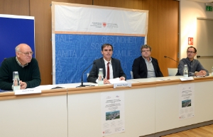 Image LR Theiner mit Sanitätsdirektor Mayr, Gynäkologen Steinkasserer und Amtsdirektor Ulrich Seitz bei der heutigen Vorstellung