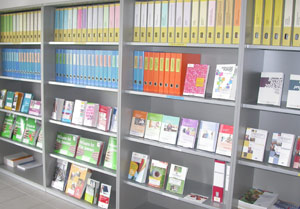 Blick in die Infothek Bruneck
