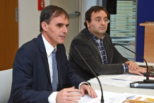 Sozialstatistiken mit den Daten von 2011 vorgestellt: Landesrat Theiner (links) und Abteilungsdirektor Critelli.