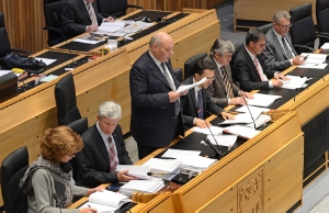 Rückblick, Ausblick und Haushaltsvorstellung: LH Durnwalder heute auf der Regierungsbank im Landtag (Foto: DiKom/Pertl)