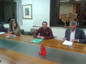 Landesrat Bizzo mit Gianfranco Brotto und Cinzia Turello bei der Unterzeichnung des Abkommens am gestrigen Donnerstag