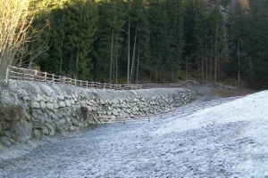 Die Landesabteilung Wasserschutzbauten hat die Sicherungsarbeiten am Walburgbach bei Kematen abgeschlossen