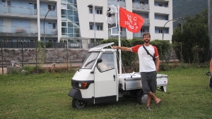 Initiative "Trailers" wirbt weiter für Kultur und Theater: Das Fahrzeug "Apecar"