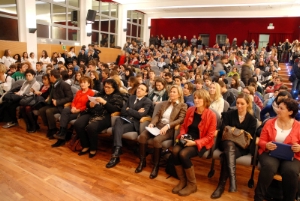 LR Tommasini bei der Prämierungsfeier in der Bozner Mittelschule "Alfieri"