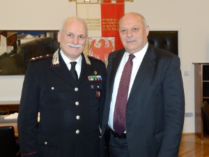 Carabinieri-Regionalkommandant Nardini hat sich heute bei LH Durnwalder verabschiedet