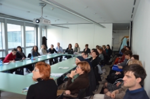 Vertreterinnen und Vertreter von Organisationen der Familienbildungsarbeit bei der Informationstagung der Familienservicestelle der Landesabteilung Familie und Sozialwesen.