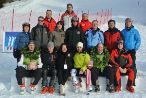 Mitarbeiterinnen und Mitarbeiter des Zivilschutzes aus ganz Italien trafen sich zum Skirennen; im Bild ein Großteil der Gruppe aus Südtirol.