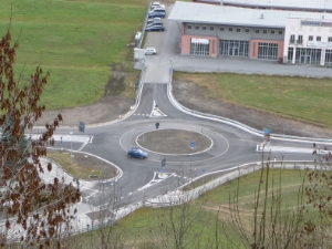 Der neue Kreisverkehr auf der Jaufenstraße bei Sterzing: Seit seiner Errichtung blieb der Straßenabschnitt nahezu unfallfrei