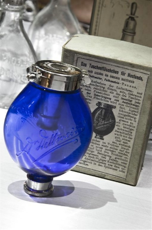 Blauer Heinrich - Taschenfläschchen für Hustende - Pharmaziemuseum Brixen