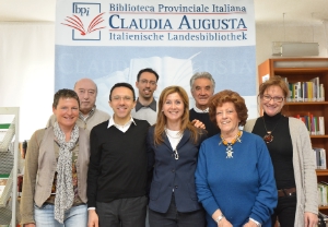 Wissenschaftsreihe in der italienischen Landesbibliothek "Claudia Augusta" vorgestellt: LR Tommasini und Bibliotheksdirektorin Trevisan.