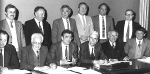 1984: Landesrat Remo Ferretti (vorne, 3. v.l.) an der Seite von Silvius Magnago.