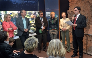 Neuen Teil der Dauerausstellung eröffnet (v.li.): Abteilungsdirektorin Dalla Torre, Ferdinandeum-Direktor Wolfgang Meighörner, Bürgermeister Spagnolli, Kuratorinnen Kranebitter und Platzgummer, Naturmuseumsdirektor Zingerle.