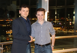 Erfahrungsaustausch in Wien: Matthias von Wenzl (li.), Präsident des Südtiroler Landesbeirates der Schüler und Schülerinnen, mit Felix Wagner, Bundesschulsprecher von Österreich.