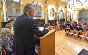 LR Bizzo eröffnete die Tagung "Die Arbeit der Frauen" im Palais Widmann.
