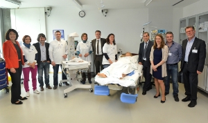 Realitätsnahes Lernen im Simulationszentrum: Landesrat Richard Theiner stellte das Projekt "Sichere Kreißsäle" in der Claudiana vor.