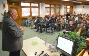 Geologie von grundlegender Bedeutung: LH Durnwalder bei der Vorstellung der neuen geologischen Kartenblätter.
