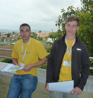 Südtirol bei der Wein-EM in Slowenien vertreten: die Schüler der Fachschule Laimburg Simon Kuppelwieser (links) und Martin Gögele.