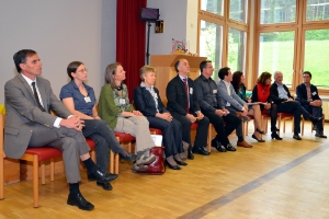 LR Theiner diskutiert mit den Teilnehmern der Familienkonferenz. Foto: Familienressort.