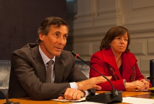 Landesrat Widmann mit der Kalterer Bürgermeisterin Gertrud Benin Bernard. Foto: DiKOM/ohn.