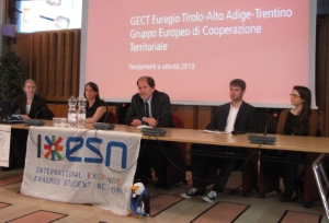 ESN-Auftaktveranstaltung mit dem Trentiner Landeshauptmann Alberto Pacher (Mitte) und Euregio-Mitarbeiterin Siiri Eydner (ganz links)