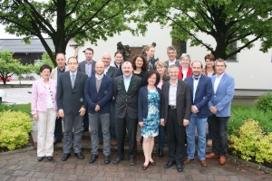 Die Direktorinnen und Direktoren der land- und hauswirtschaftlichen Fachschulen aus der Europaregion Tirol bei der Konferenz in Lienz