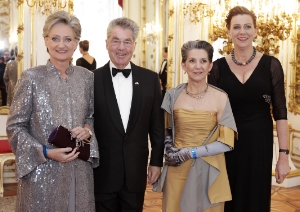 Bundesministerin Schmied, Bundespräsident Fischer, Nationalratspräsidentin Prammer und LRin Kasslatter Mur beim Life-Ball (FOTO: Peter Lechner)
