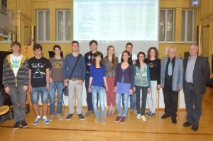 Diplome für die Teilnahme an der elften Philosophie-Olympiade, ganz rechts Inspektor Patscheider, daneben Landeskoordinator Reier.
