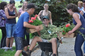 Junge Gärtnerinnen und Gärtner messen sich übermorgen in ihren Fertigkeiten.