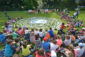 Zweimal um die ganze Welt: Mit Begeisterung waren die Grundschulkinder bei der Aktion KlimaSchritte dabei; heute feierten stellvertretend fünf Schulen den Abschluss.
