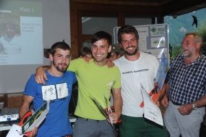 Gold für das Team "Johanniskraut" mit (v.li.) Peter Spinell, Lukas Oberschmied und Alex Huber und dem Obmann der Gärtnervereinigung Valtl Raffeiner.