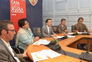 Schulinspektor Franz Lemayr, Schulamtsleiterin Nicoletta Minnei, Landesrat Christian Tommasini sowie Renzo Roncat und Franco Russo von der italienischen Berufsbildung. Foto: A. Pertl.