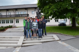 Blick über die Grenze: Schüler der Fachschule für Obst-, Wein- und Gartenbau Laimburg in der Landwirtschaftlichen Landeslehranstalt St. Johann in Tirol.
