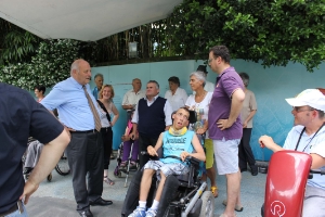 LH Luis Durnwalder im Gespräch mit den Gästen