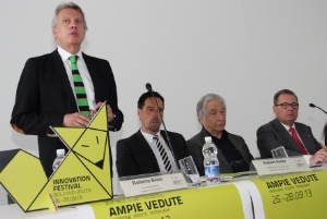 Haben das neue Festival vorgestellt: (v.l.) LR Bizzo, TIS-Direktor Hubert Hofer, Massimo Egidi, Präsident des wissenschaftlichen Beirats, und Roland Spitaler von der Stiftung Südtiroler Sparkasse. (Foto: DiKom/chr)