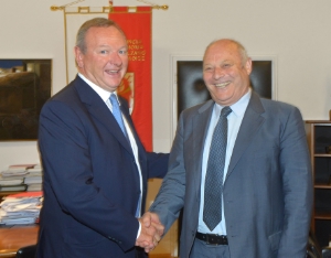 Der neue HGV-Präsident Pinzger und LH Durnwalder haben die aktuellen Probleme der Hoteliers und Gastwirte besprochen (FOTO:LPA/Pertl)