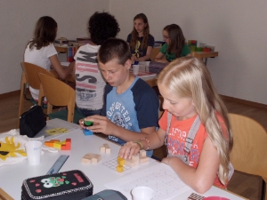 Mit Begeisterung bei der Sommerakademie "Sapientia ludens" dabei sind die Mittelschülerinnen und Mittelschüler, im Bild jene, die sich für "Mathivity" entschieden haben.