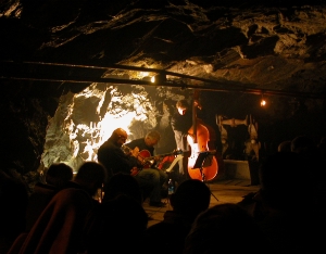Eine einzigartige Kulisse bietet die Konzertreihe "Musik im Stollen" im Schaustollen der BergbauWelt Ridnaun Schneeberg.