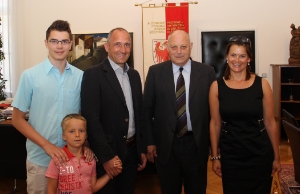 LH Durnwalder mit Regierungschef Adrian Hasler und Familie (Ehefrau Gudrun und die Kinder Pascal und Luis).