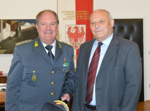 Der neue Landeskommandant der Finanzwache Piller hat heute LH Durnwalder einen Antrittsbesuch abgestattet