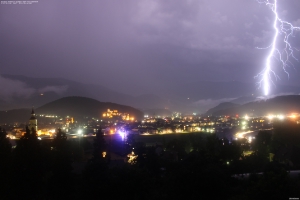 Gewitter am vergangenen Samstag während des Brunecker Altstadtfestes (Bild: www.foto-webcam.eu)