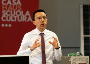 Landesrat Christian Tommasini bei seinem Mediengespräch zum Legislaturende. Foto: DiKOM/ohn.