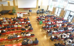 LH Durnwalder, LRin Kasslatter Mur und Schulamtsleiter Höllrigl haben das Schuljahr 2013/2014 im Beisein von Schulführungskräften im Klassischen, Sprachen- und Kunstgymnasium "Walther von der Vogelweide" offiziell eröffnet.