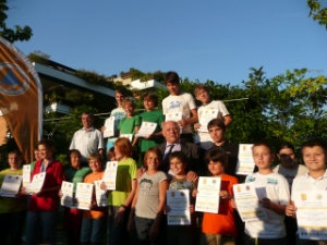 Die fleißigen jungen Zivilschützerinnen und -schützer mit LH Durnwalder.