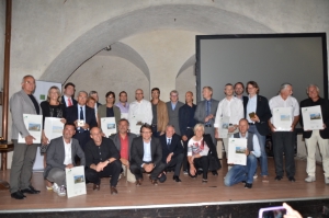 Die KlimaHaus Awards 2013 wurden vergeben: im Bild die Preisträger mit LR Mussner und den Vertretern der KlimaHaus Agentur.